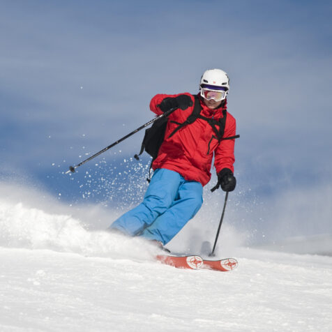 Er du vores nye skiunderviser? Pisterne venter på dig!